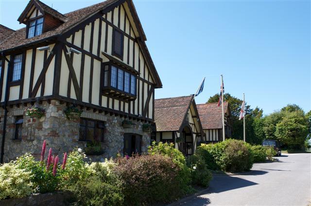 The Horseshoe Inn Herstmonceux Exterior photo